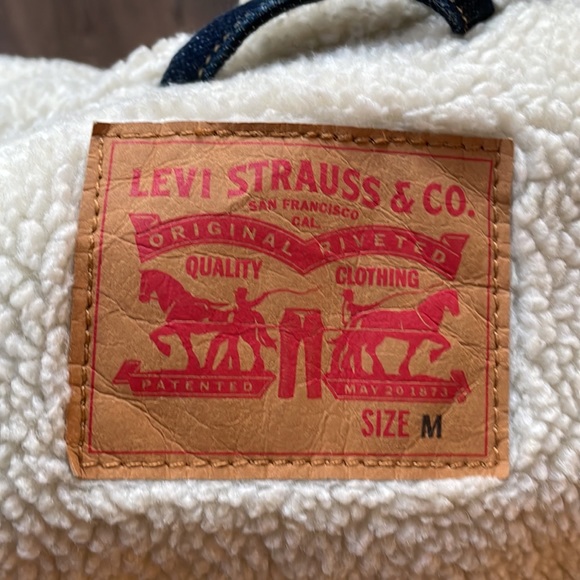 Levi’s Sherpa lined denim jacket size Medium - Picture 4 of 4